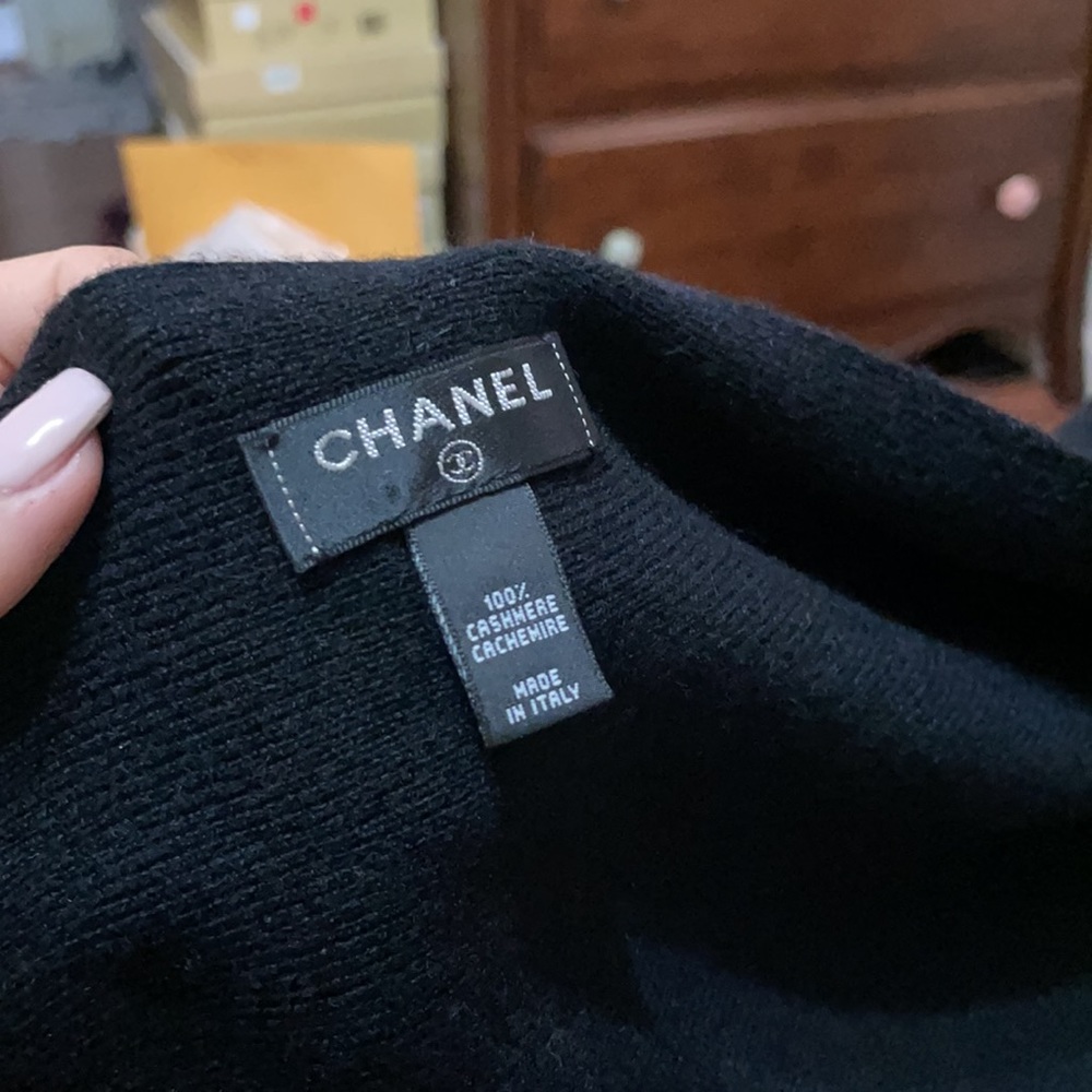 Authentic Chanel black cashmere scarf - Picture 3 of 4